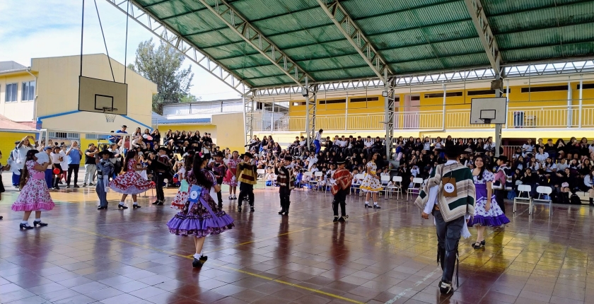 Estudiantes participaron en campeonato interno de cueca del Colegio Santa María Eufrasia